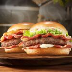 Bob’s traz dois novos sanduíches com o dobro de bacon